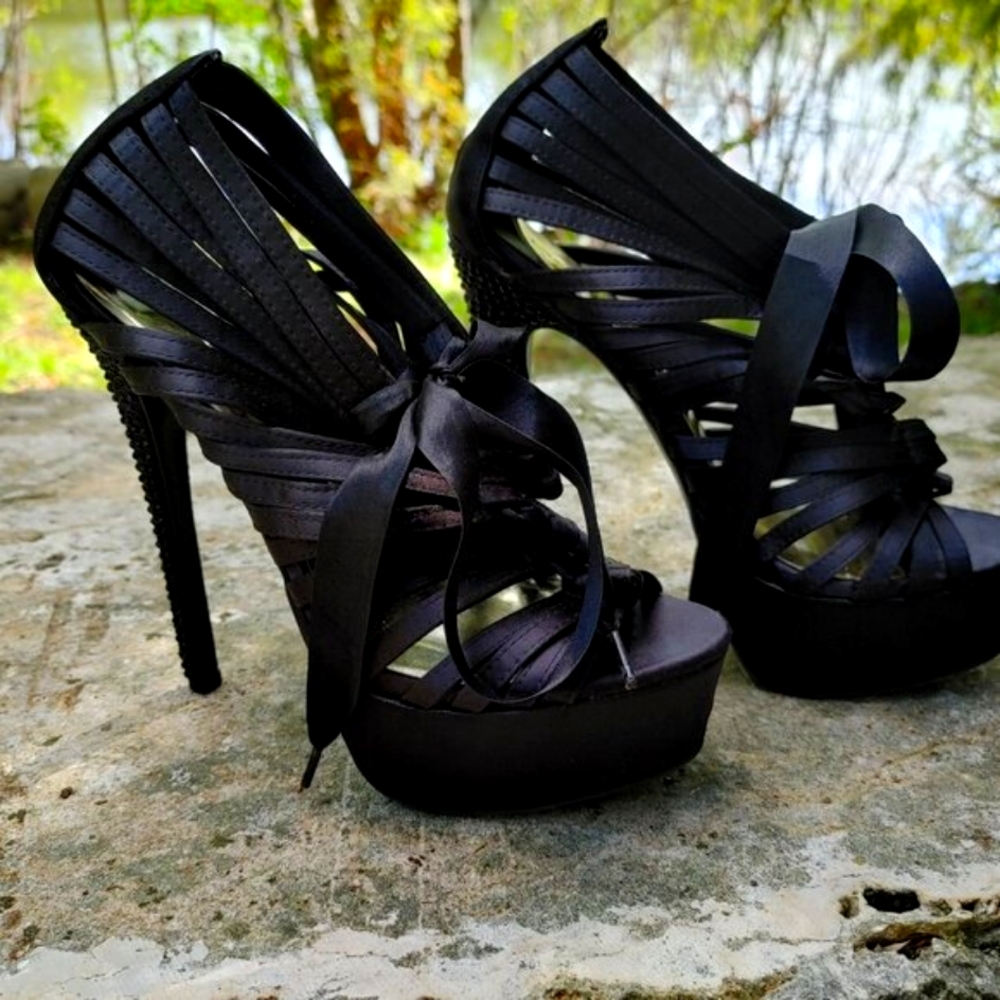 Giuseppe Zanotti Jagged Heel Bebe Sandals